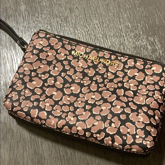 Michael Kors Wristlet - Picture 1 of 3